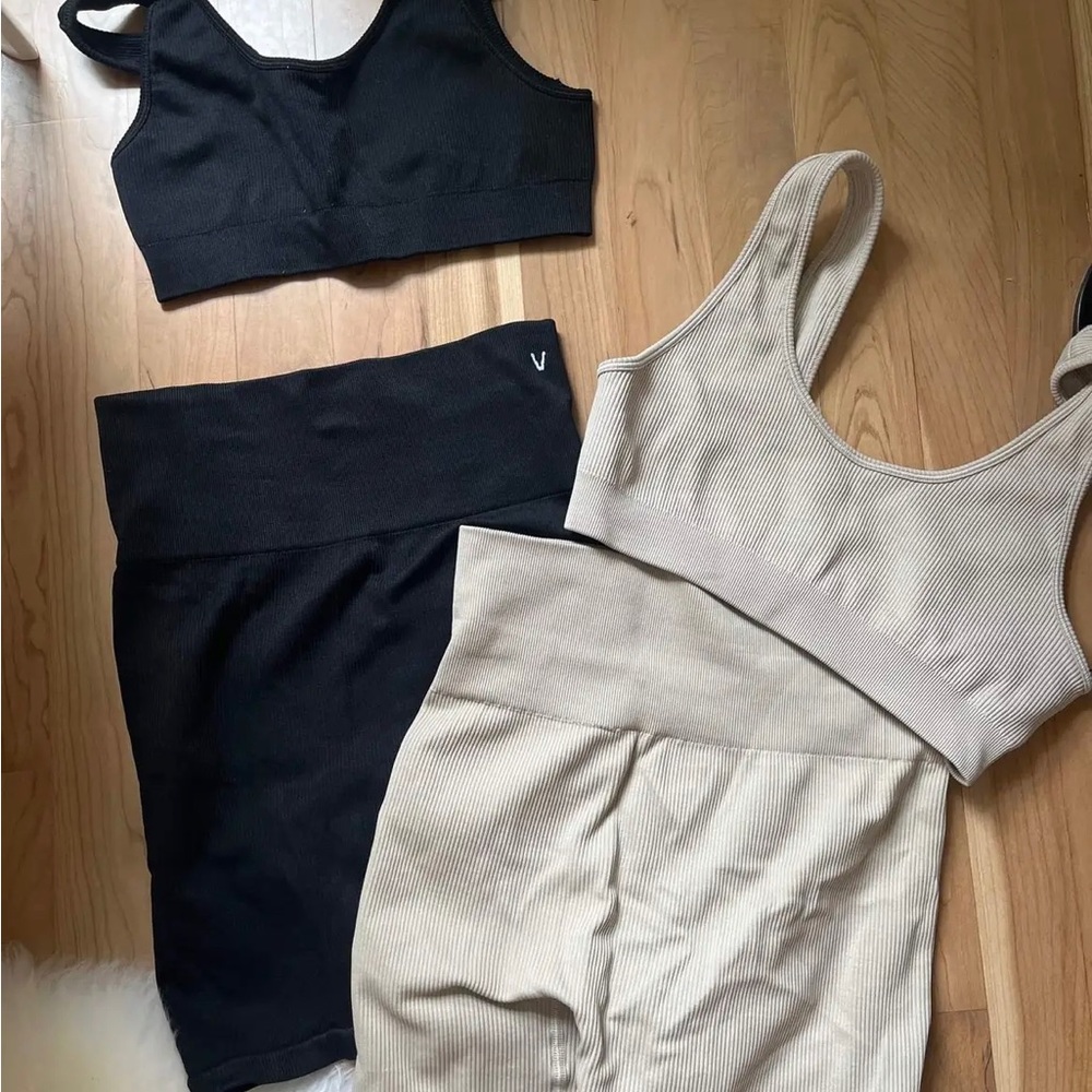 Valeria Lipovetsky work out set CREAM
Small 
Made in Portugal